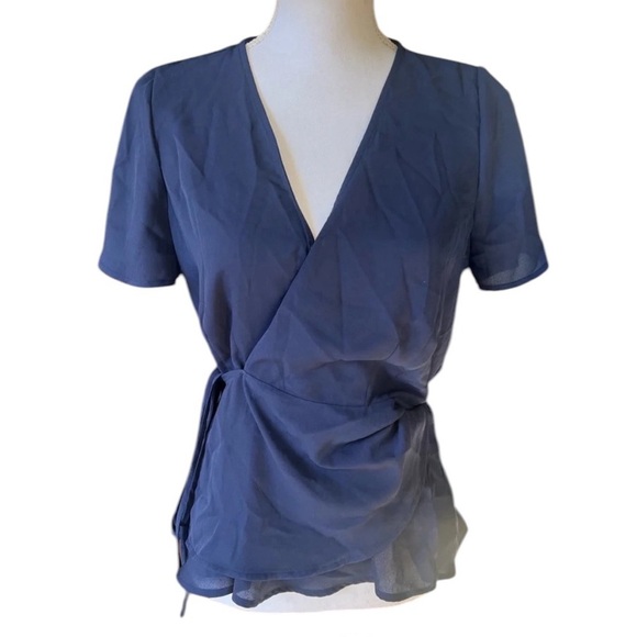 Lulus ladies wrap around ladies blouse NWT. Navy flowy split short sleeve. Large - Picture 1 of 11